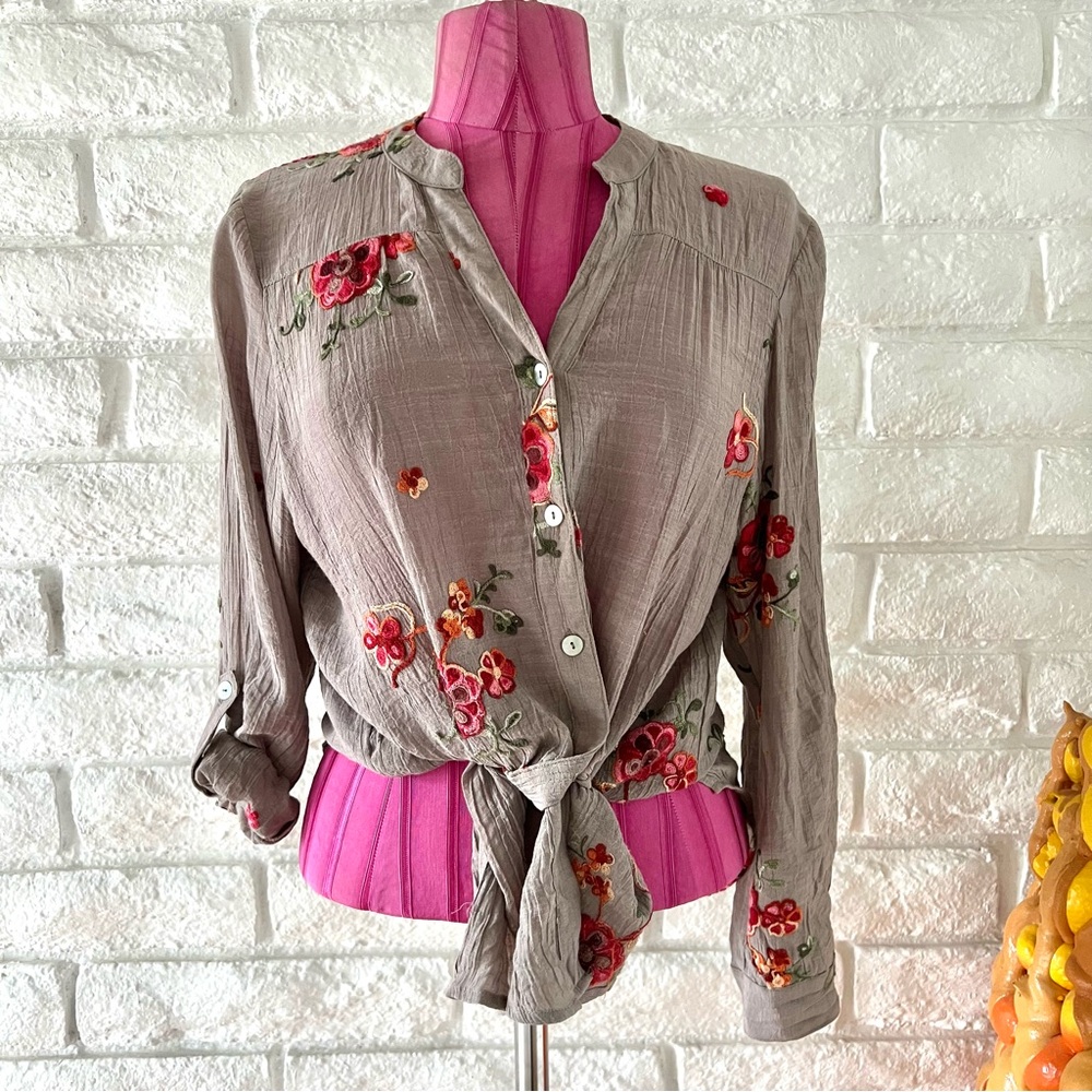 Fig and Flower Embroidery Blouse Medium